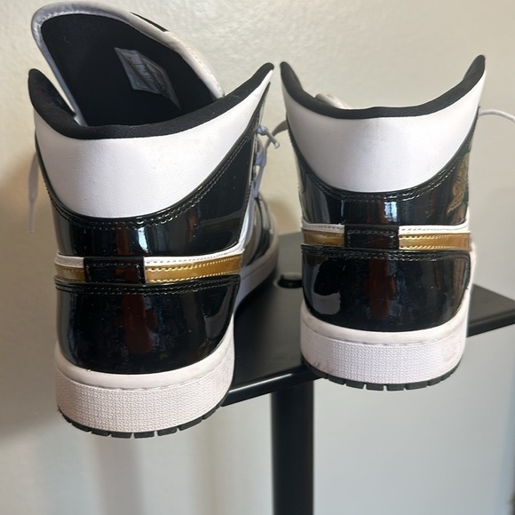 Air Jordan 1’s - Picture 7 of 9